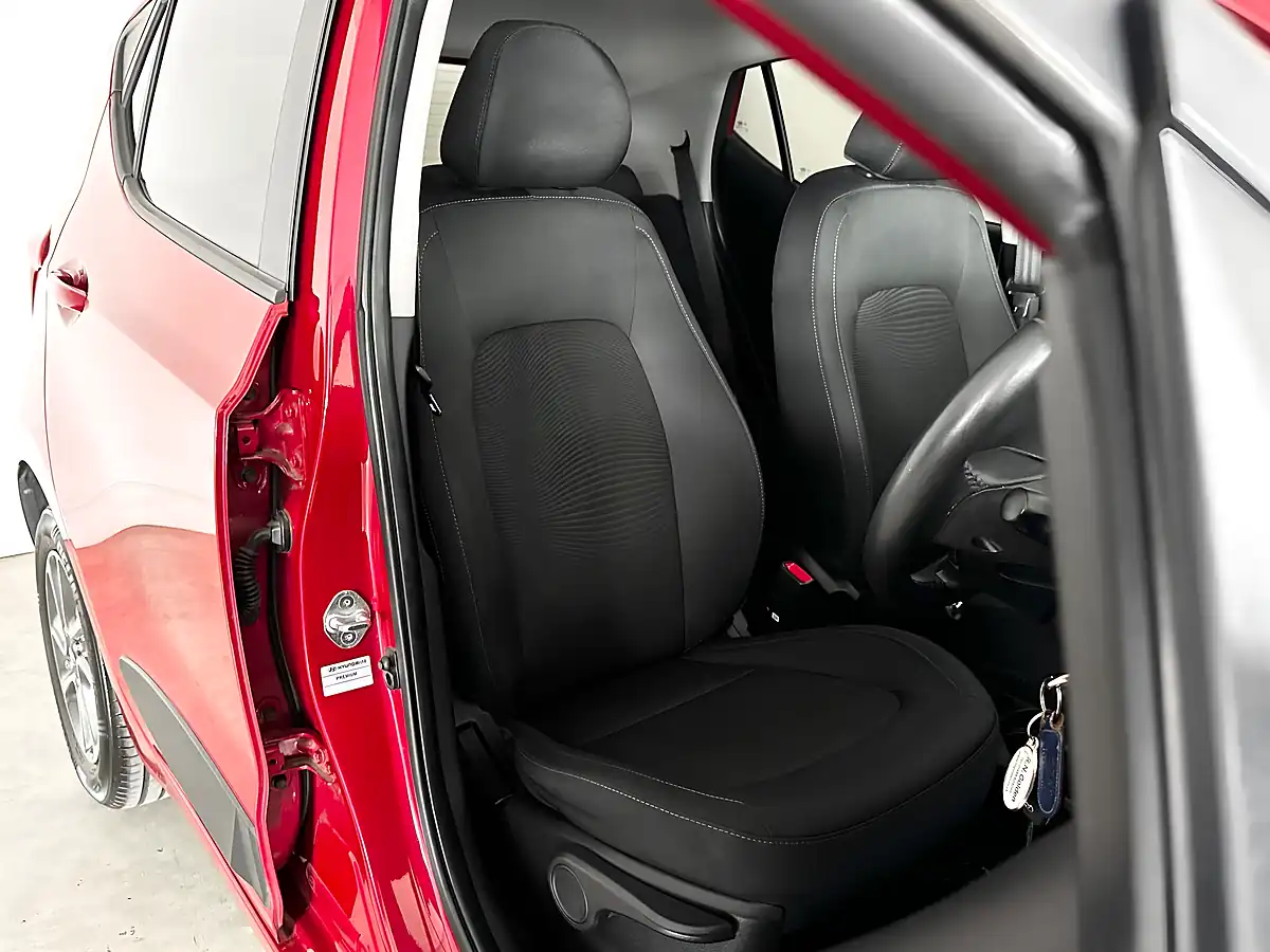 Used 2018 Hyundai i10 Premium Passion Red - Interior and Exterior details 10