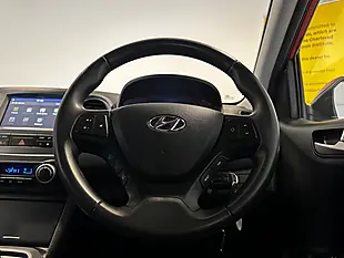 Used 2018 Hyundai i10 Premium Passion Red - Interior and Exterior details 13