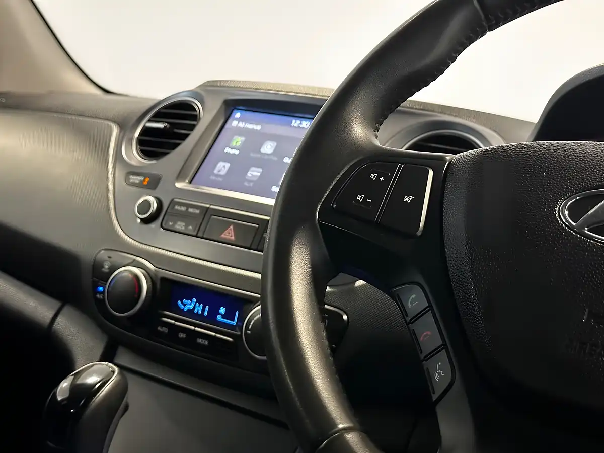 Used 2018 Hyundai i10 Premium Passion Red - Interior and Exterior details 14