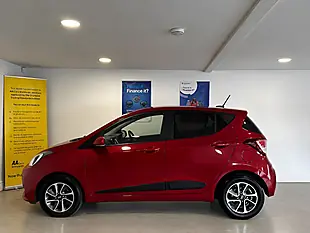 Used 2018 Hyundai i10 Premium Passion Red - Interior and Exterior details 9