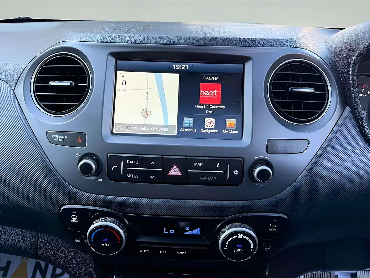 Used 2018 Hyundai I10 Premium Se Grey - Interior and Exterior details 13