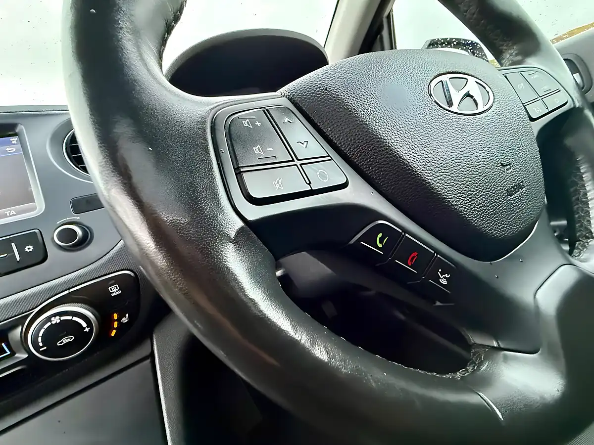 Used 2018 Hyundai i10 Premium Se Grey - Interior and Exterior details 12
