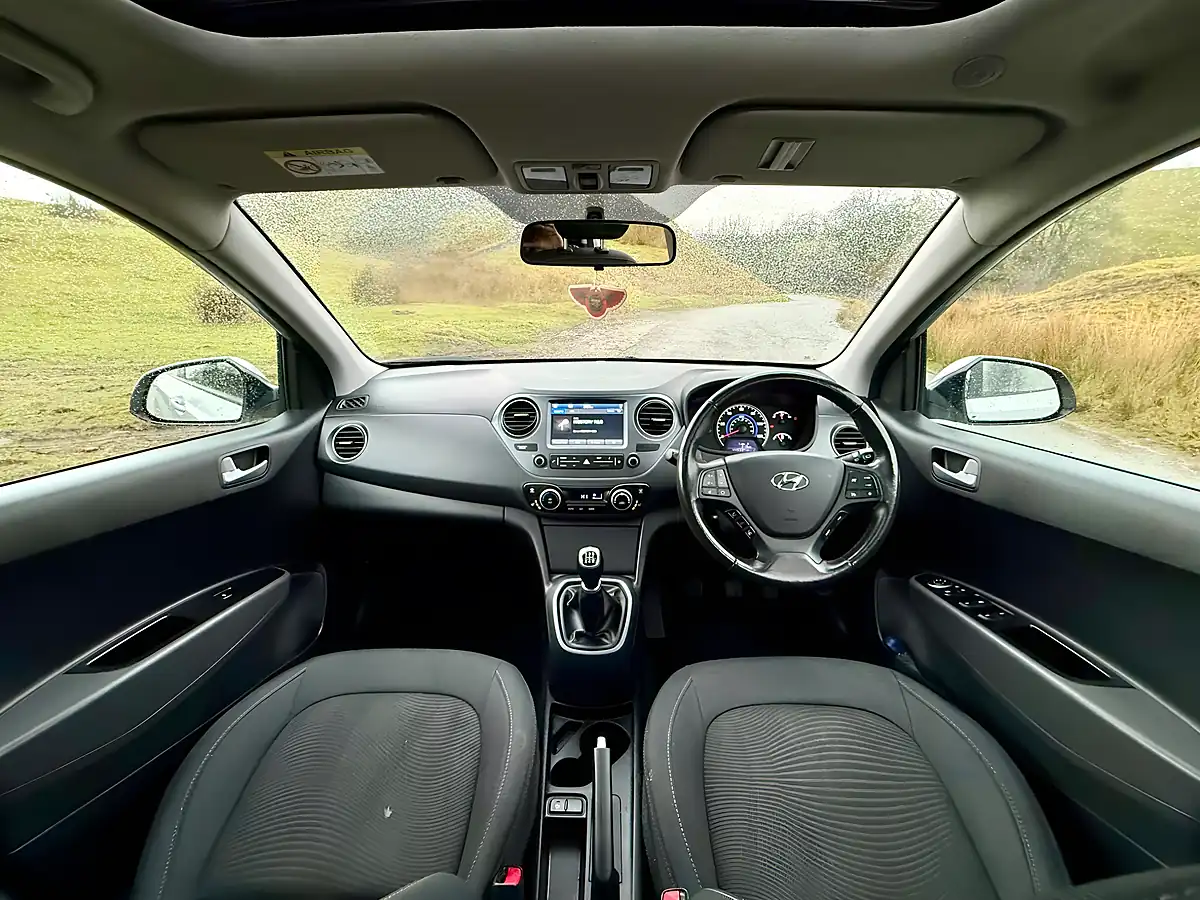 Used 2018 Hyundai i10 Premium Se Grey - Interior and Exterior details 4