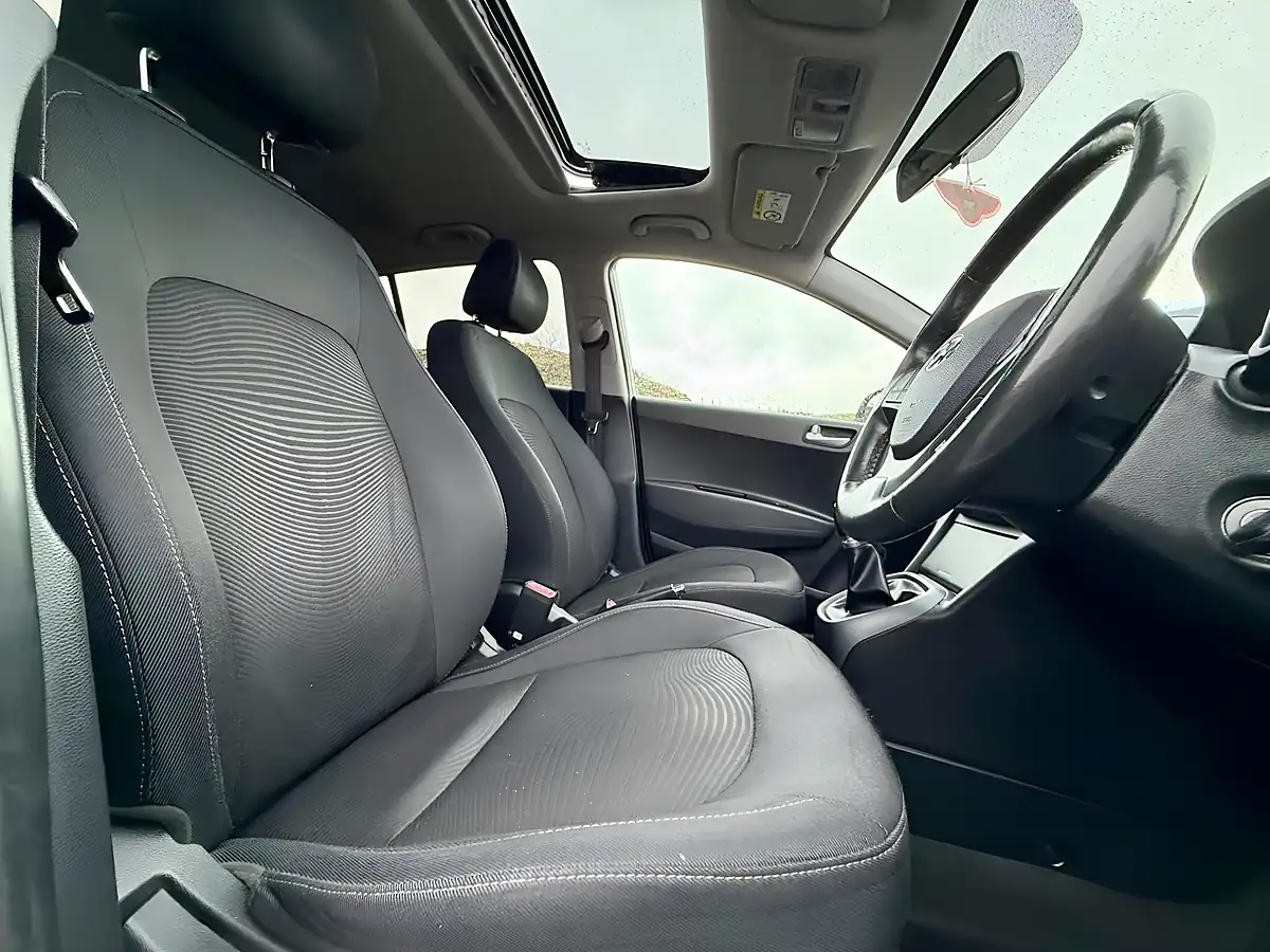 Used 2018 Hyundai i10 Premium Se Grey - Interior and Exterior details 5