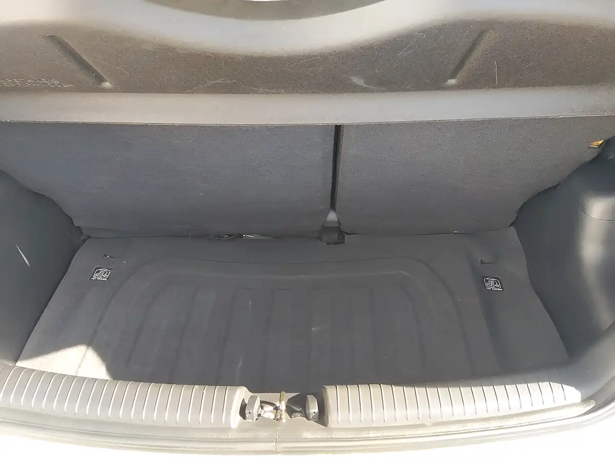 Used 2018 Hyundai i10 Premium Se Silver - Interior and Exterior details 11