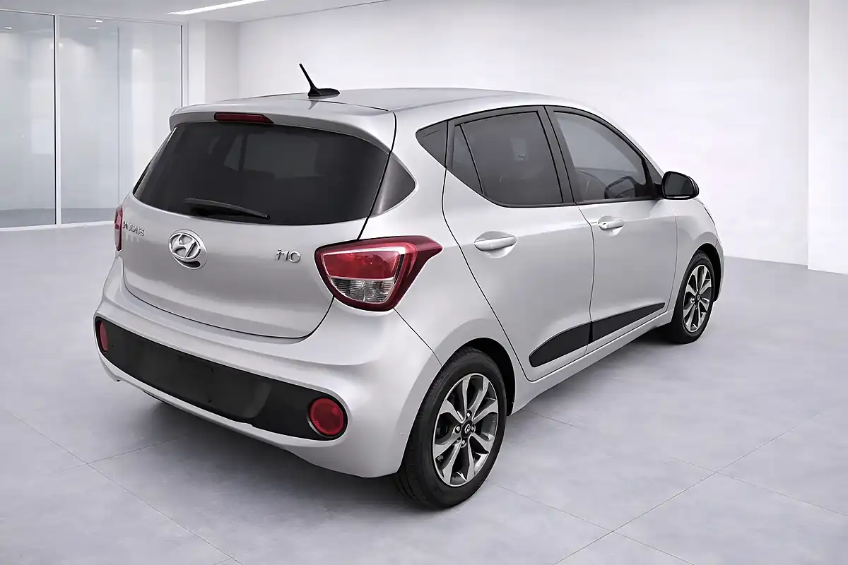 Used 2018 Hyundai i10 Premium Se Silver - Interior and Exterior details 3