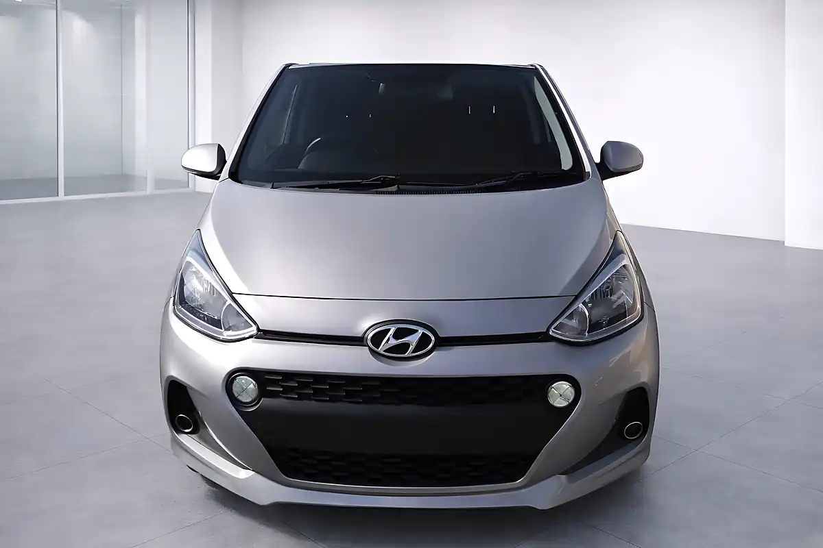 Used 2018 Hyundai i10 Premium Se Silver - Interior and Exterior details 7