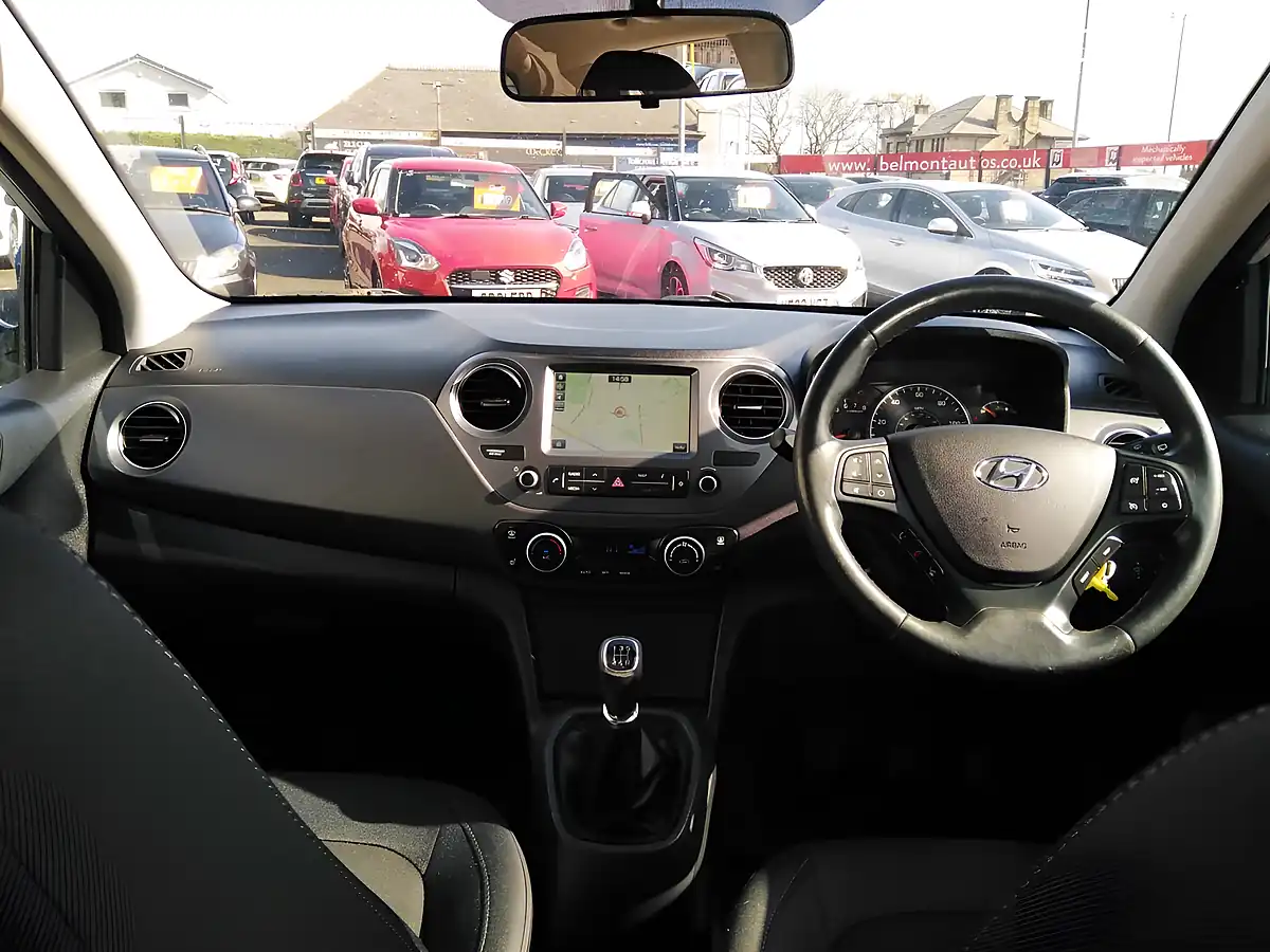 Used 2018 Hyundai i10 Premium Se Silver - Interior and Exterior details 8