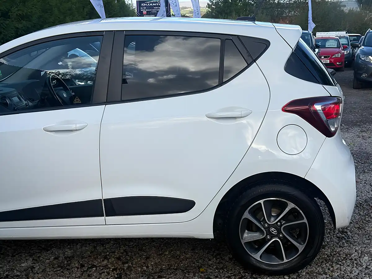 Used 2018 Hyundai I10 Premium White - Interior and Exterior details 10