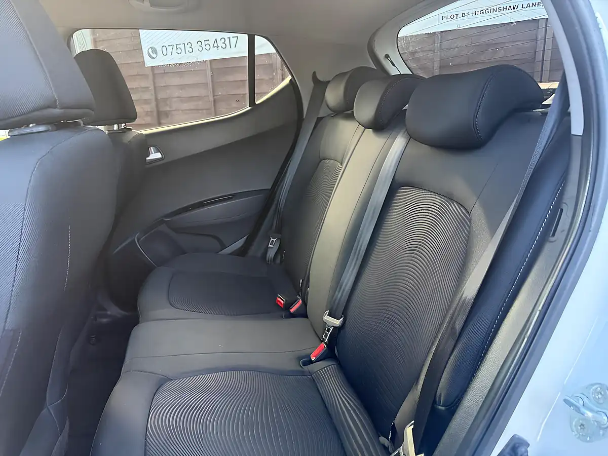 Used 2018 Hyundai I10 Premium White - Interior and Exterior details 14