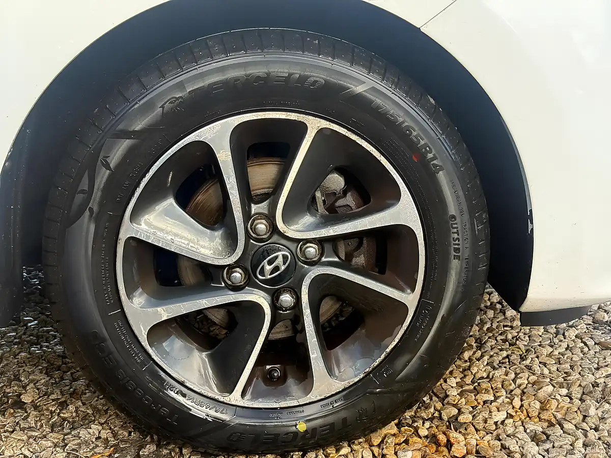 Used 2018 Hyundai I10 Premium White - Interior and Exterior details 16
