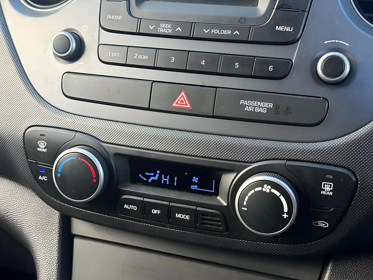 Used 2018 Hyundai I10 Premium White - Interior and Exterior details 20