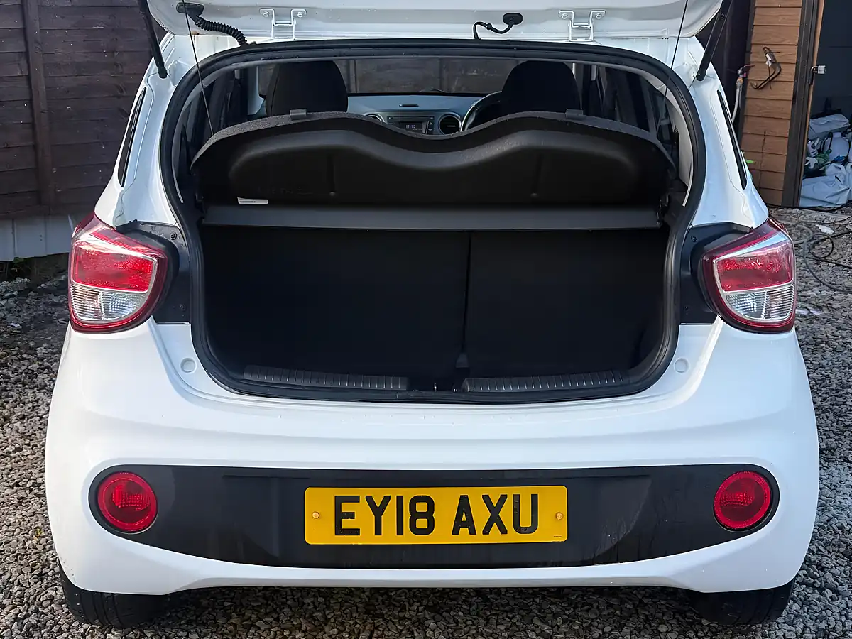 Used 2018 Hyundai I10 Premium White - Interior and Exterior details 9