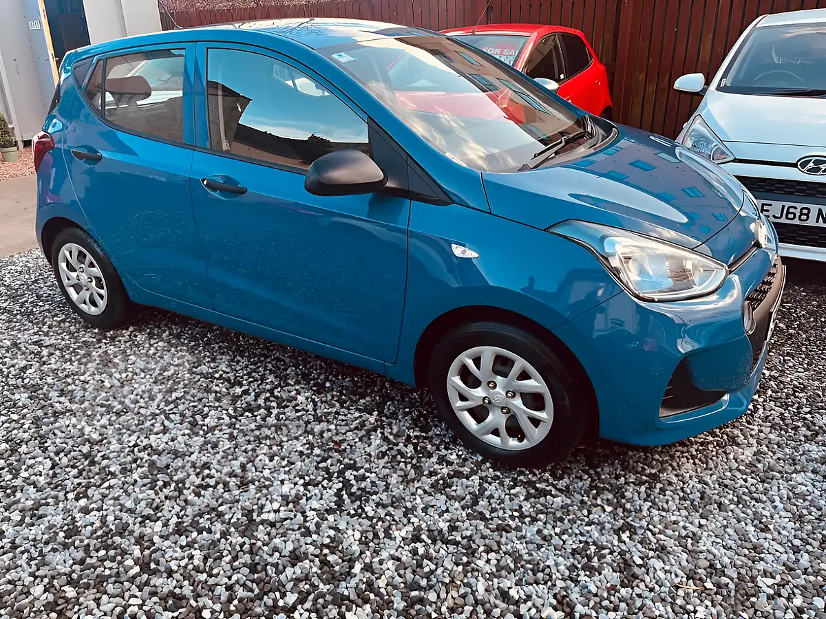 Used 2018 Hyundai i10 S Blue - Front View