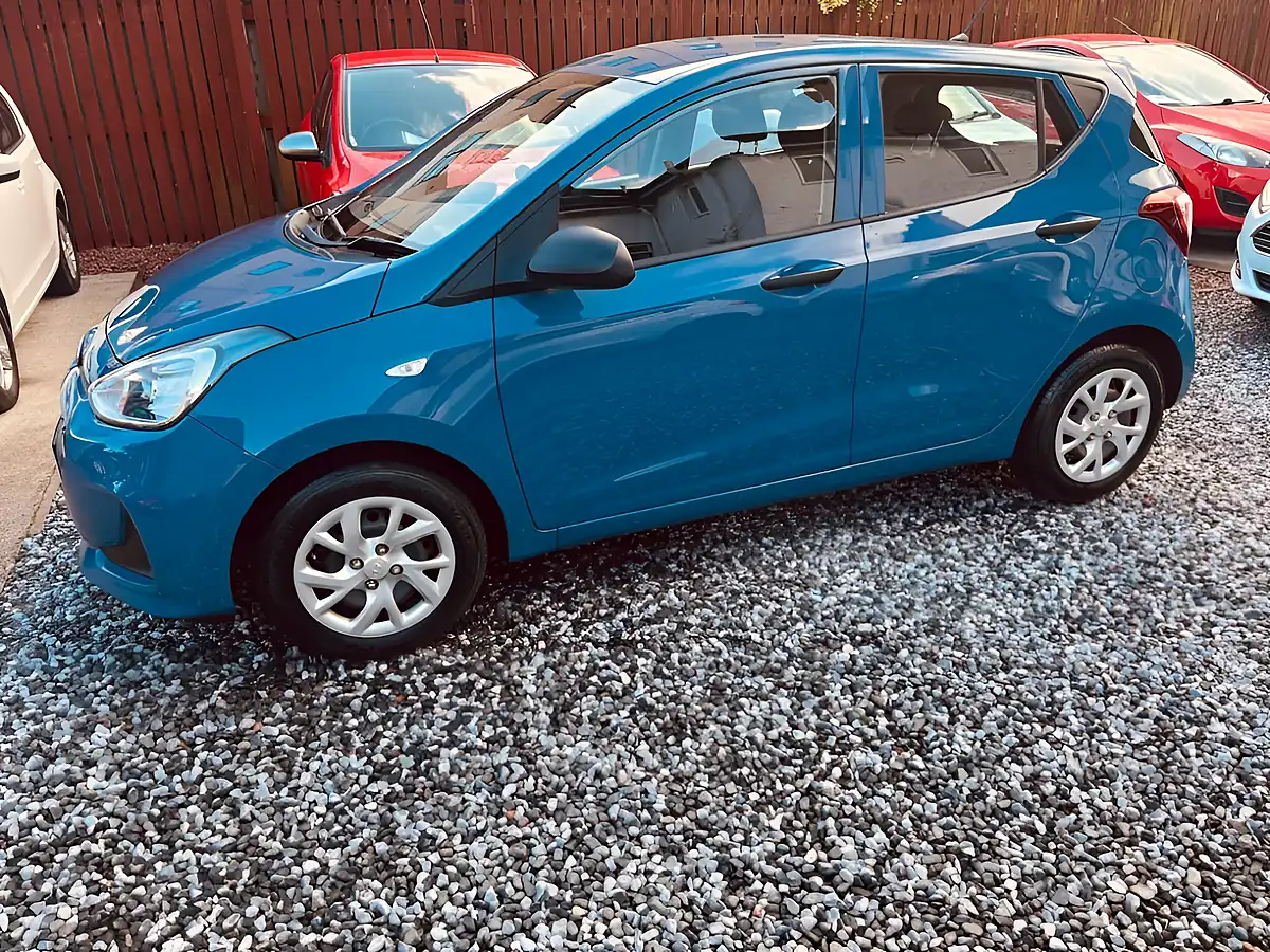 Used 2018 Hyundai i10 S Blue - Interior and Exterior details 2