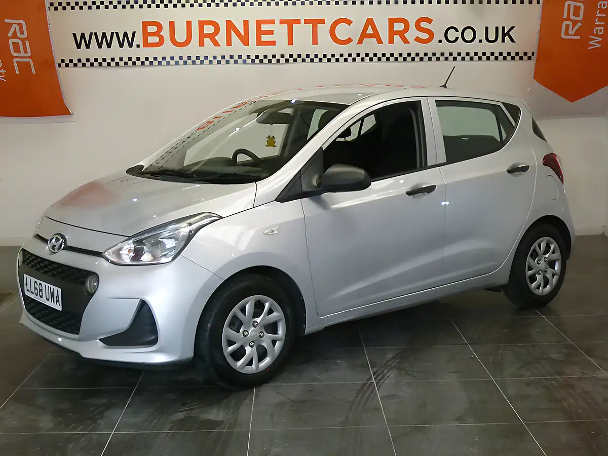 Used 2018 Hyundai i10 S Silver - Front View