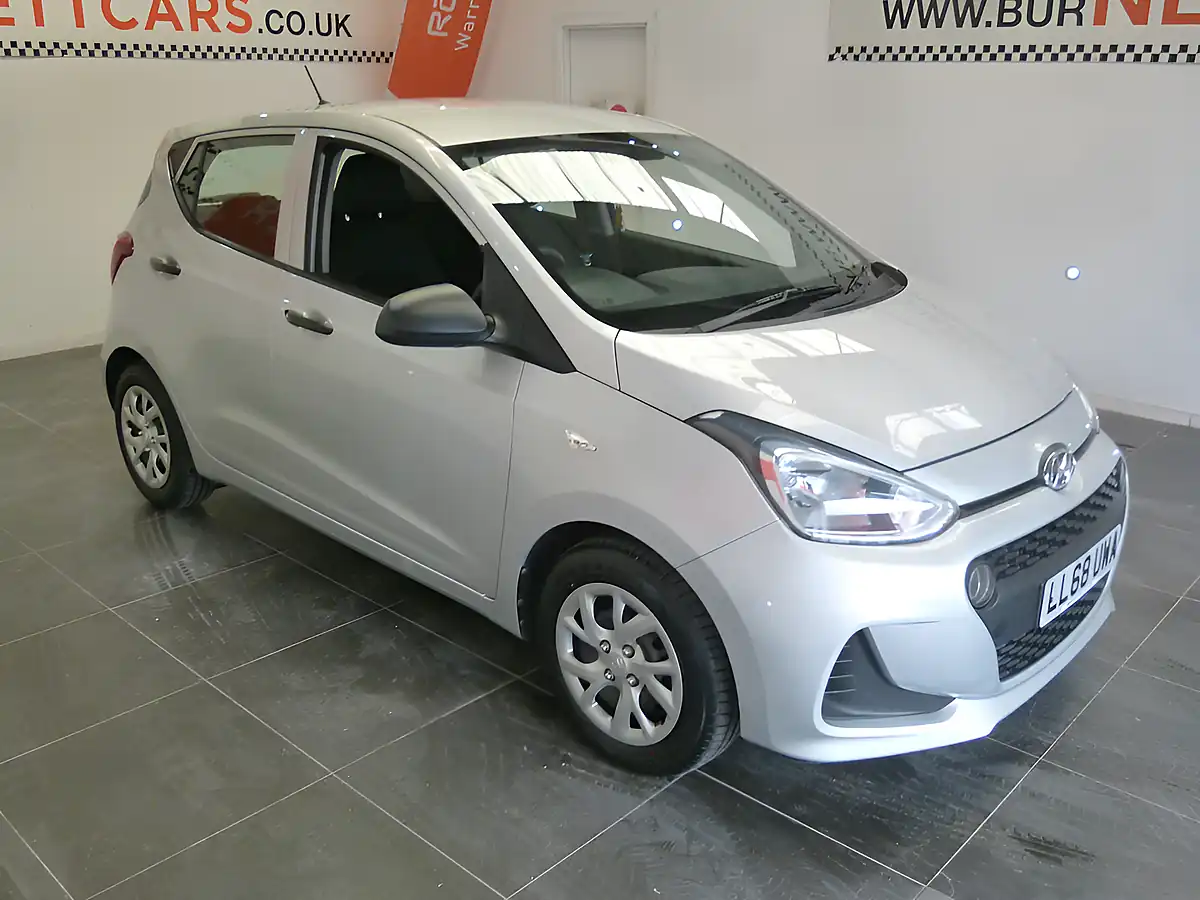 Used 2018 Hyundai i10 S Silver - Interior and Exterior details 11