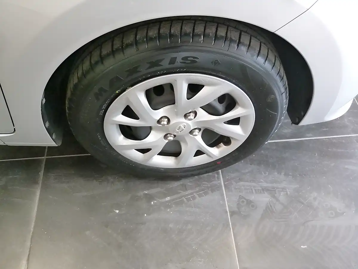 Used 2018 Hyundai i10 S Silver - Interior and Exterior details 12
