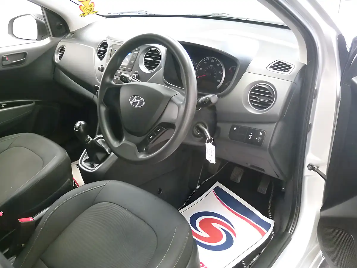 Used 2018 Hyundai i10 S Silver - Interior and Exterior details 13