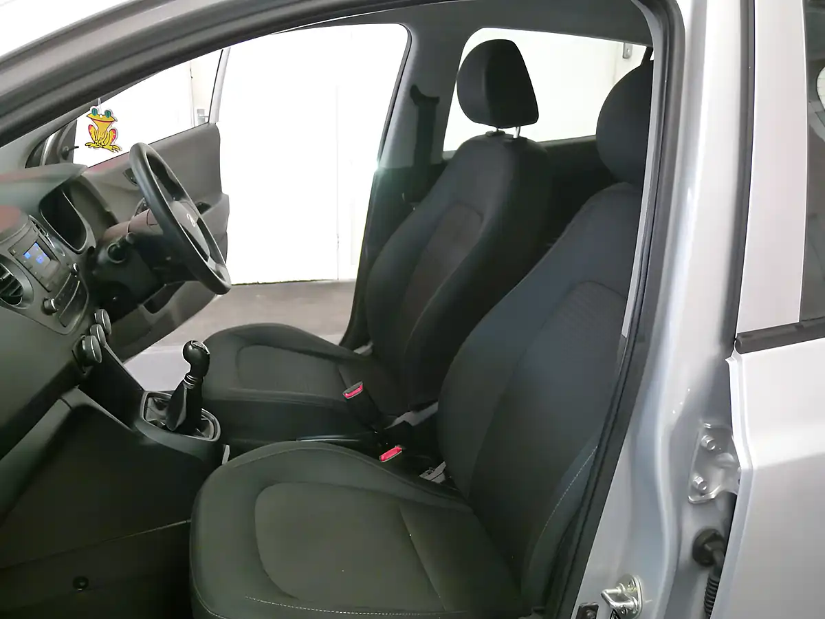 Used 2018 Hyundai i10 S Silver - Interior and Exterior details 14