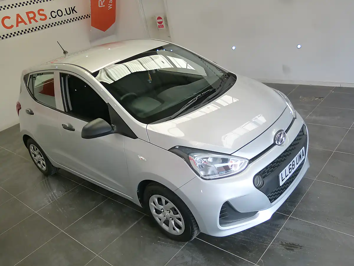 Used 2018 Hyundai i10 S Silver - Interior and Exterior details 18