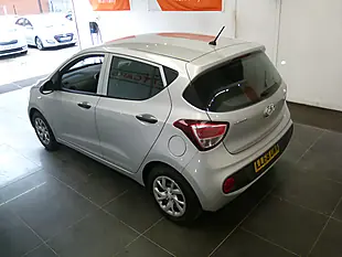 Used 2018 Hyundai i10 S Silver - Interior and Exterior details 19