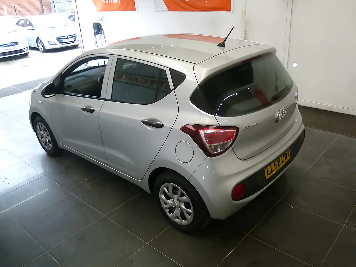 Used 2018 Hyundai i10 S Silver - Interior and Exterior details 19