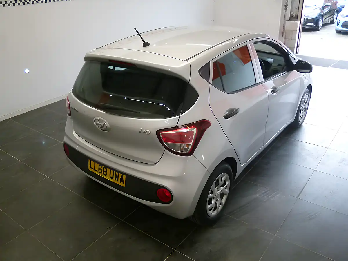 Used 2018 Hyundai i10 S Silver - Interior and Exterior details 20
