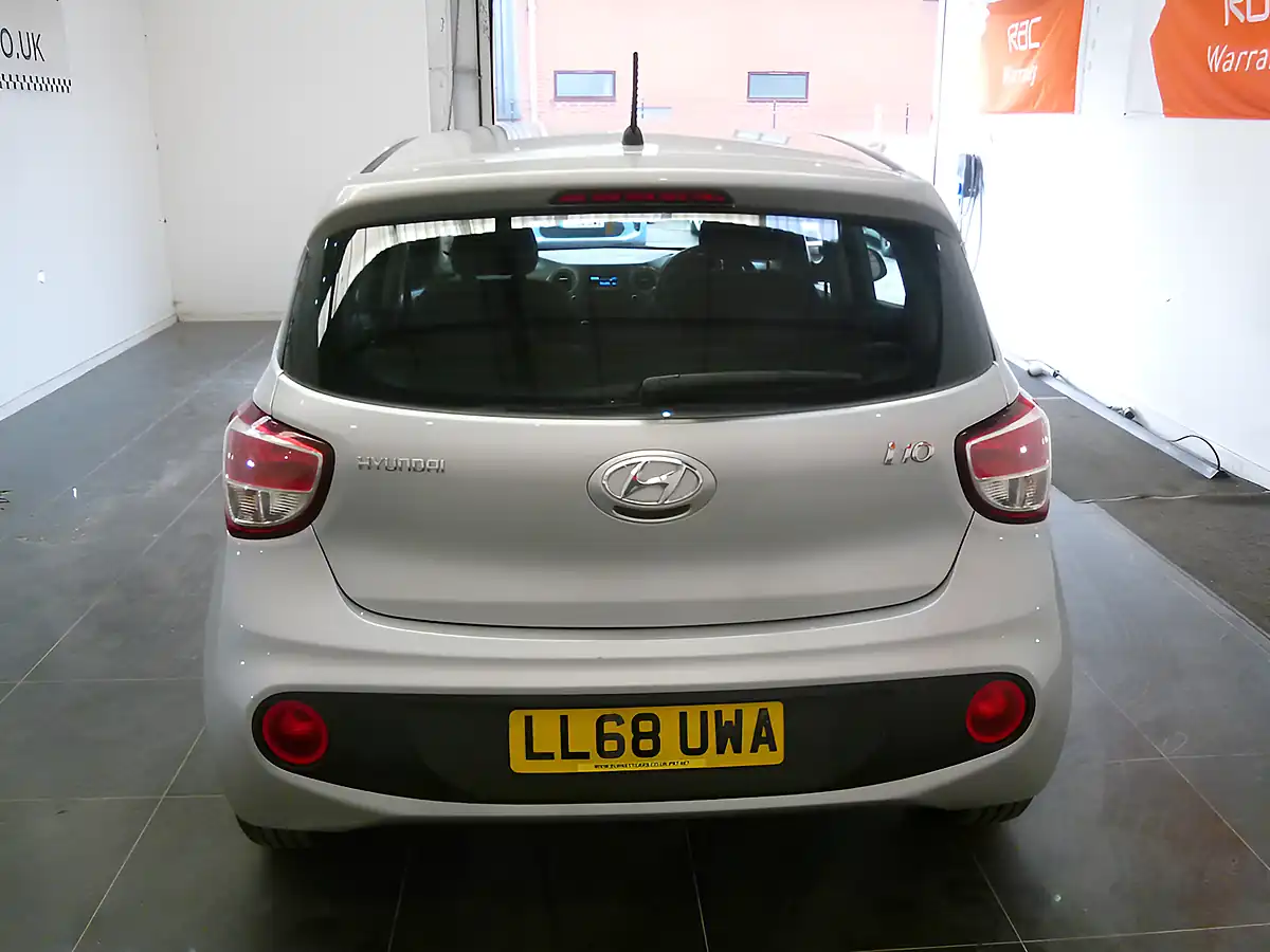 Used 2018 Hyundai i10 S Silver - Interior and Exterior details 7