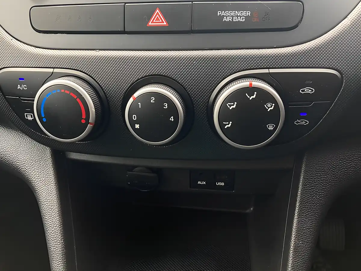 Used 2018 Hyundai I10 Se Blue - Interior and Exterior details 18