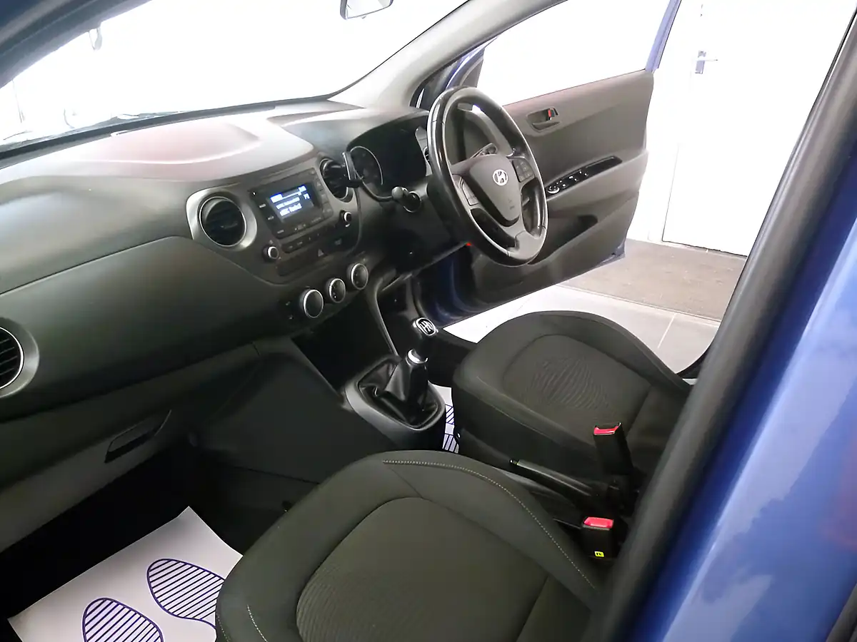 Used 2018 Hyundai i10 Se Blue - Interior and Exterior details 14