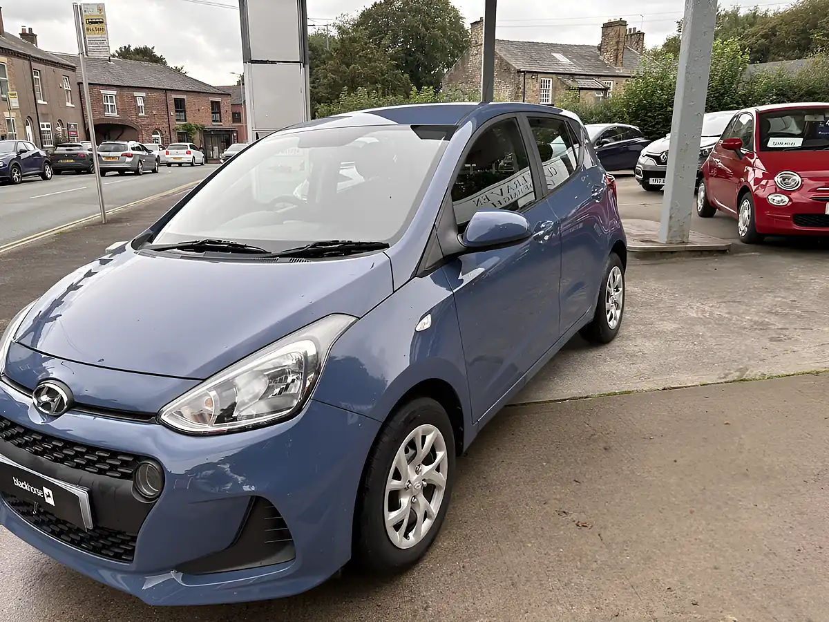 Used 2018 Hyundai I10 Se Blue - Interior and Exterior details 3