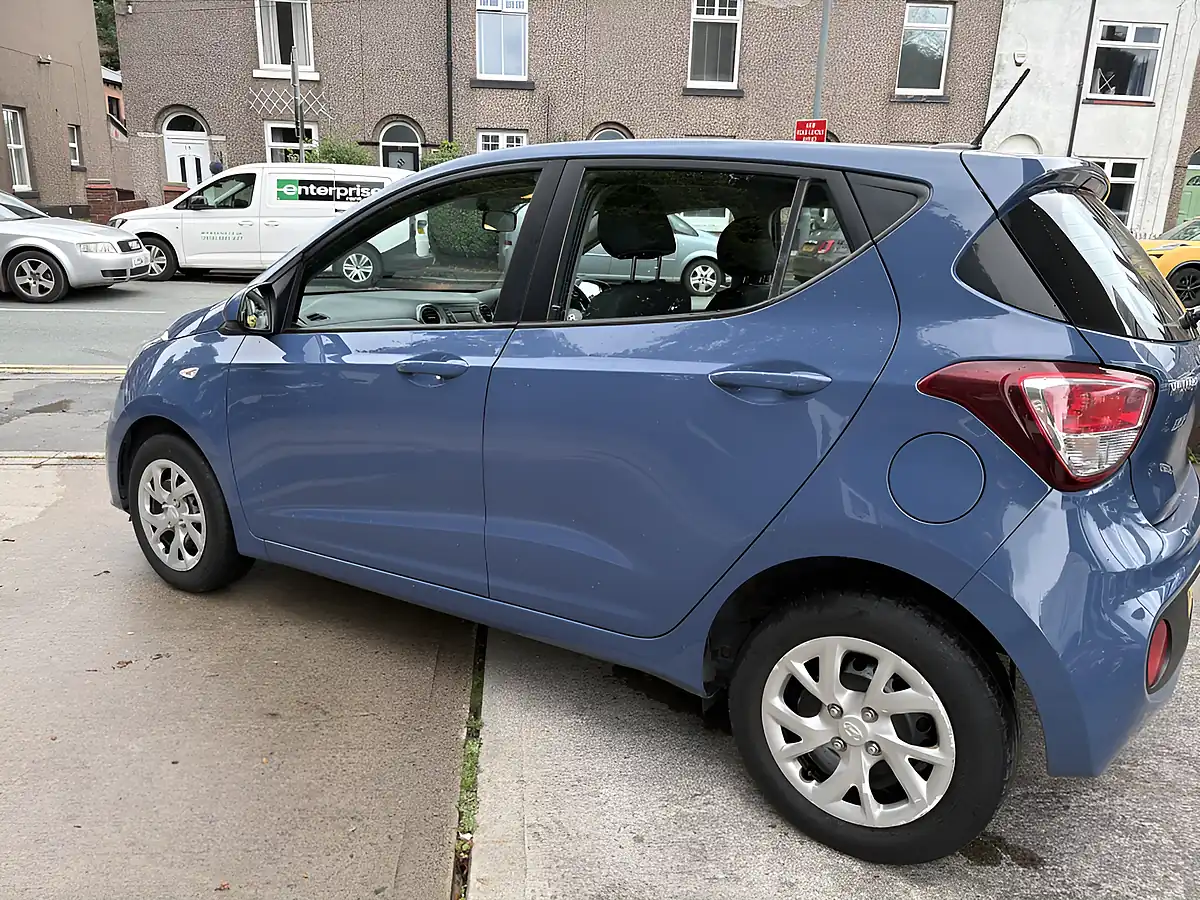 Used 2018 Hyundai I10 Se Blue - Interior and Exterior details 6