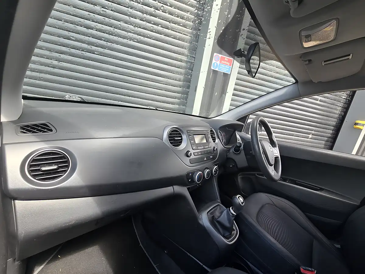 Used 2018 Hyundai I10 Se Grey - Interior and Exterior details 7