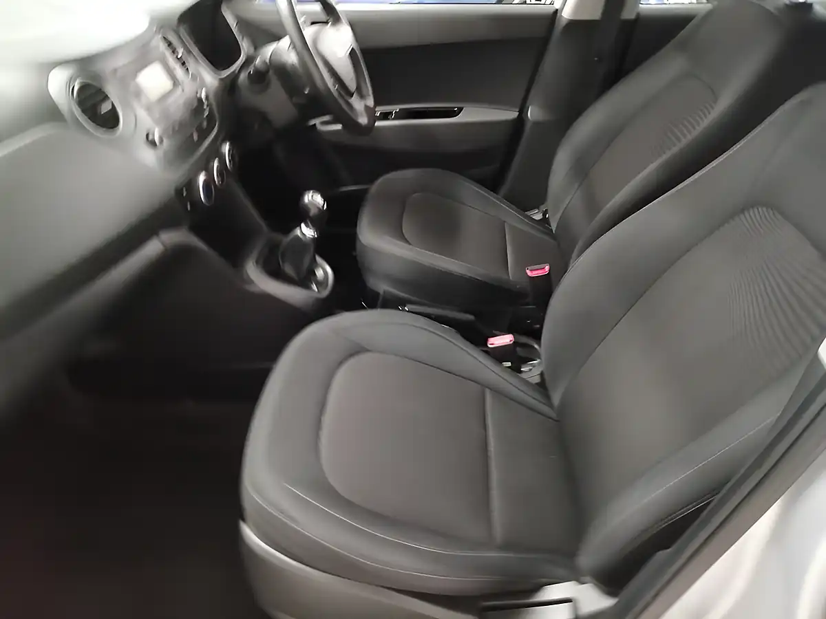 Used 2018 Hyundai I10 Se Grey - Interior and Exterior details 6