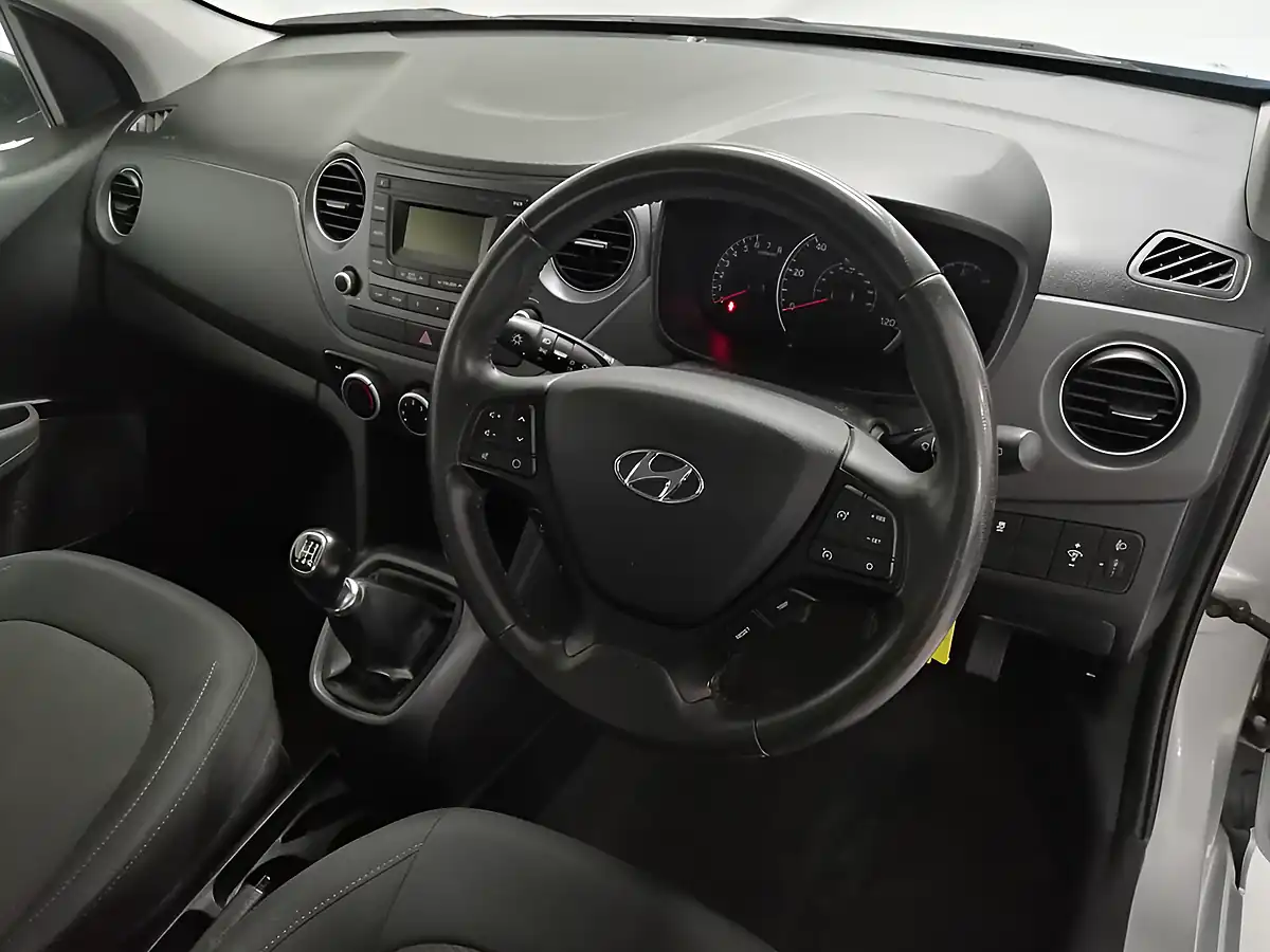 Used 2018 Hyundai I10 Se Grey - Interior and Exterior details 9