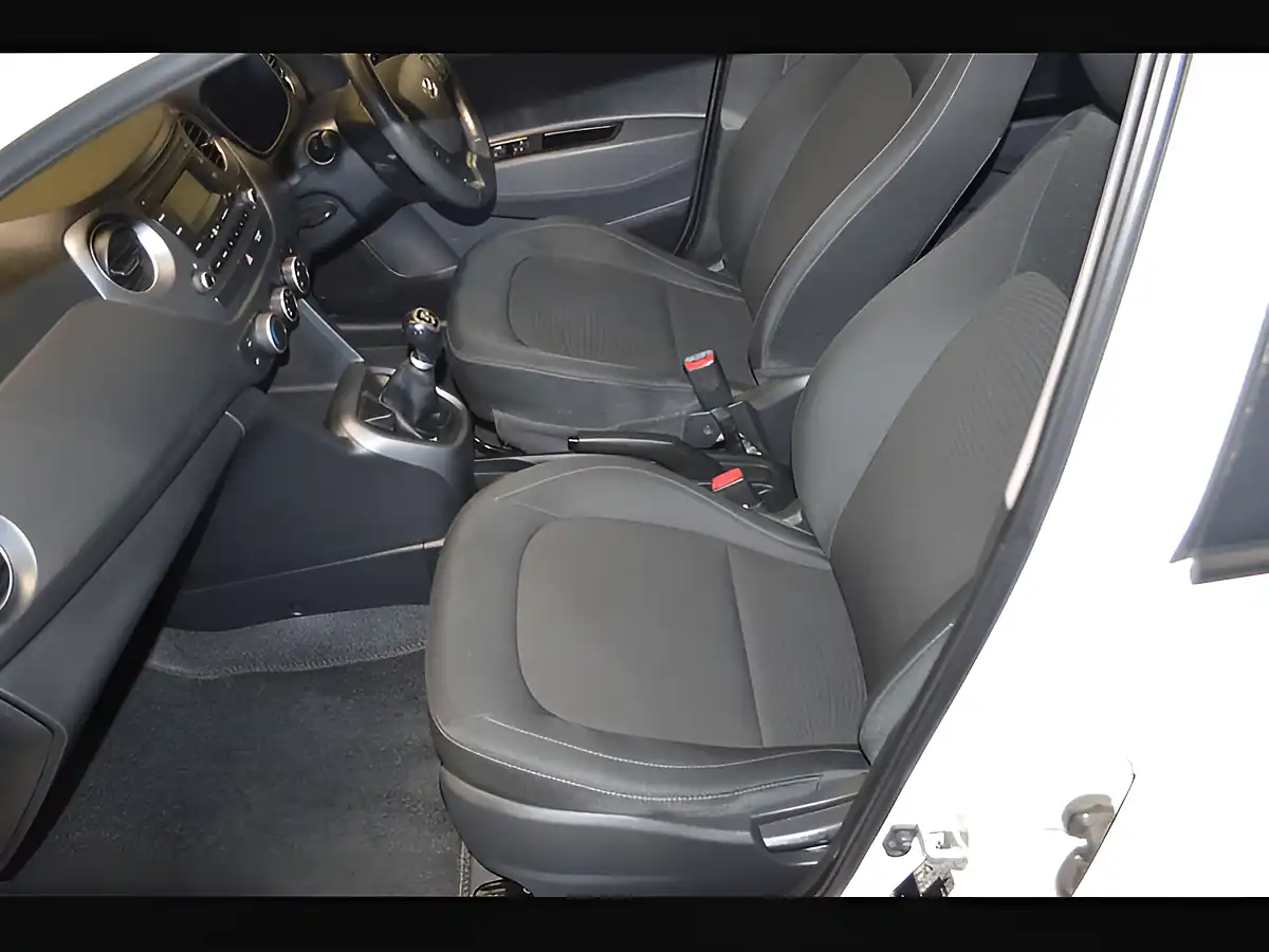 Used 2018 Hyundai i10 Se Hatchback 5dr Polar White - Interior and Exterior details 15