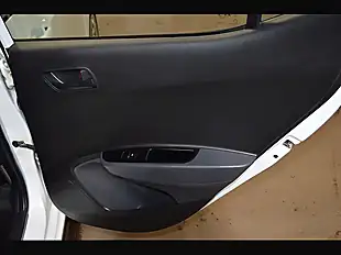 Used 2018 Hyundai i10 Se Hatchback 5dr Polar White - Interior and Exterior details 18