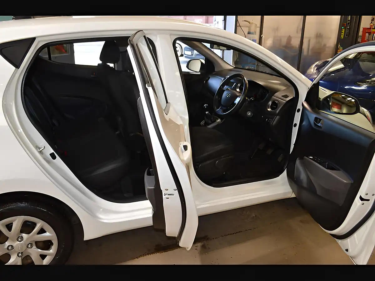 Used 2018 Hyundai i10 Se Hatchback 5dr Polar White - Interior and Exterior details 20