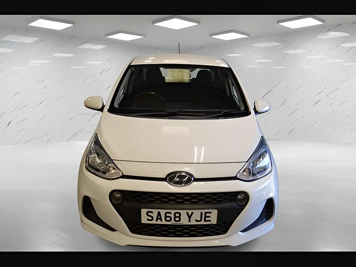 Used 2018 Hyundai i10 Se Hatchback 5dr Polar White - Interior and Exterior details 3