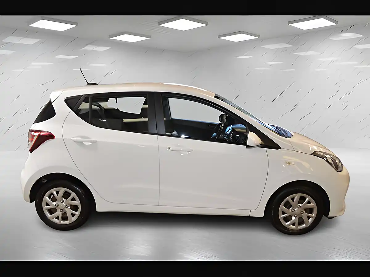 Used 2018 Hyundai i10 Se Hatchback 5dr Polar White - Interior and Exterior details 7