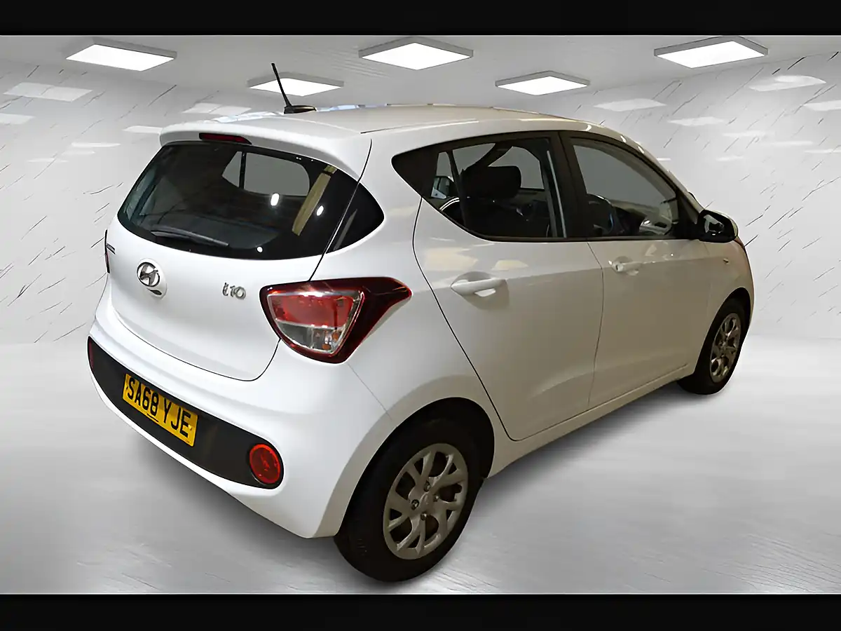 Used 2018 Hyundai i10 Se Hatchback 5dr Polar White - Interior and Exterior details 8