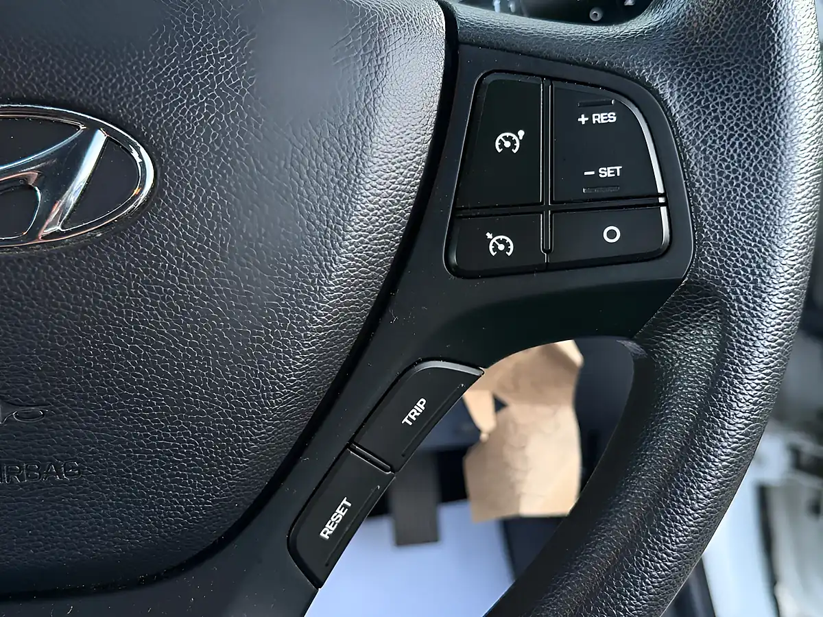 Used 2018 Hyundai i10 Se Polar White - Interior and Exterior details 18