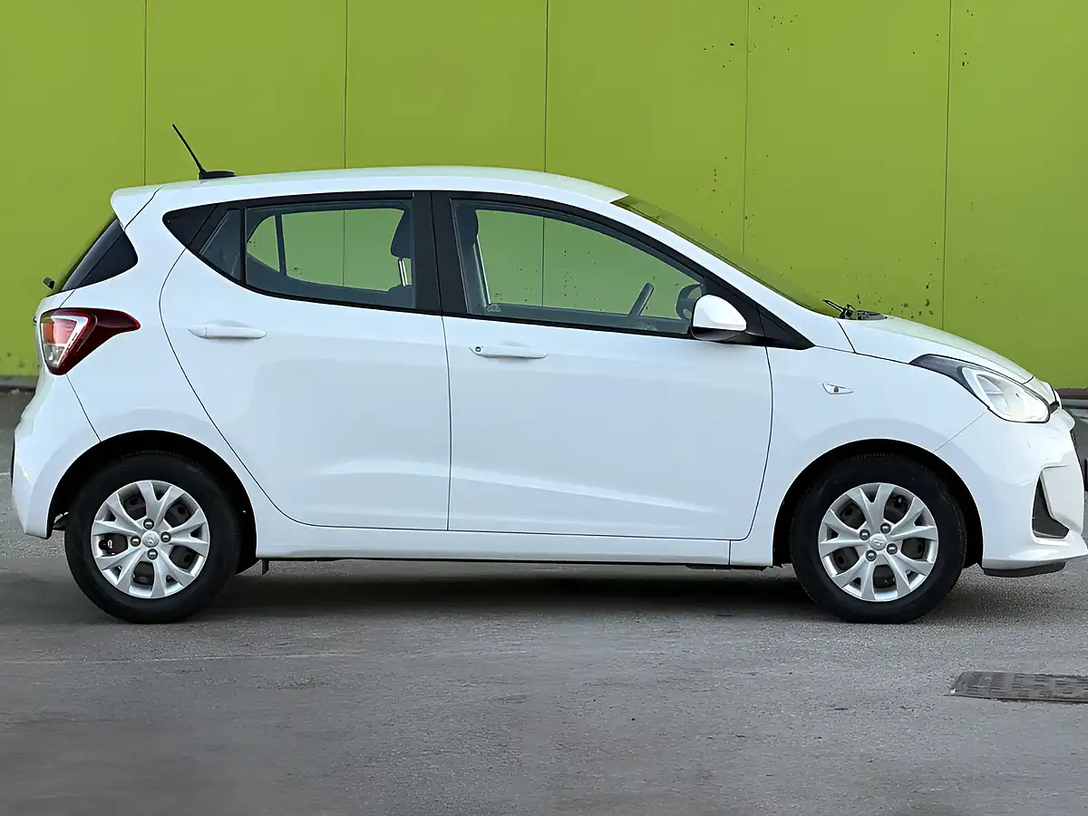 Used 2018 Hyundai i10 Se Polar White - Interior and Exterior details 7