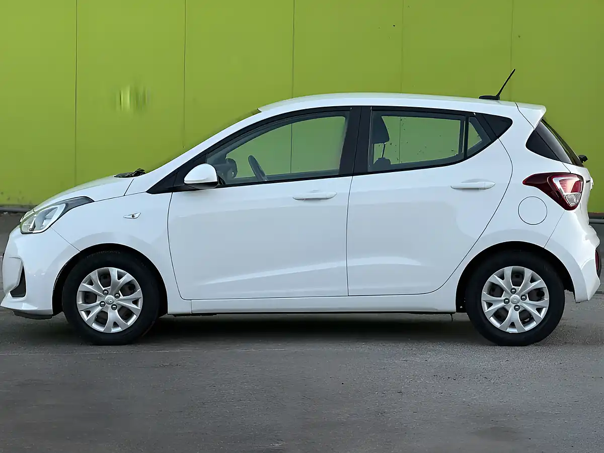 Used 2018 Hyundai i10 Se Polar White - Interior and Exterior details 8