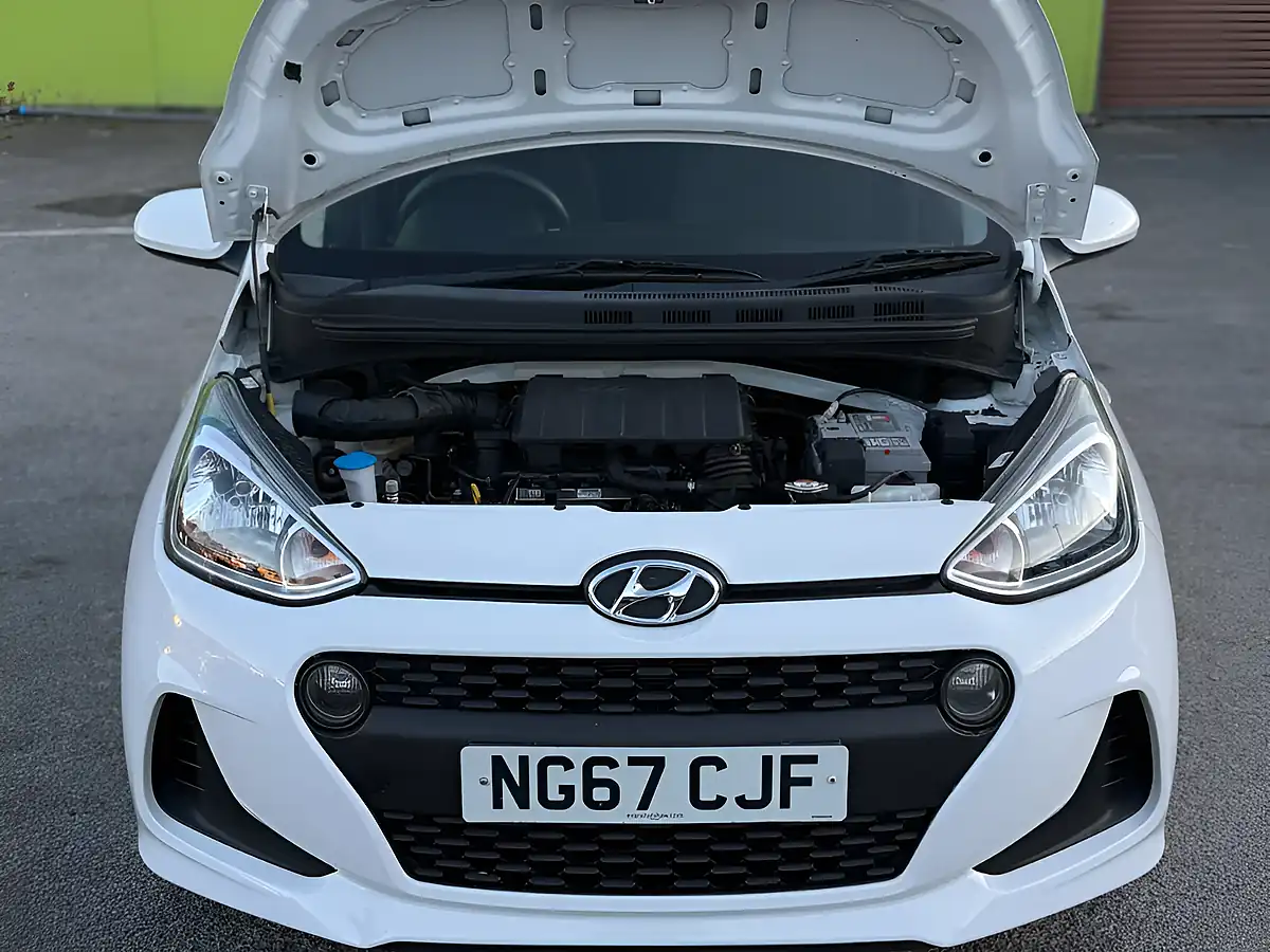 Used 2018 Hyundai i10 Se Polar White - Interior and Exterior details 9