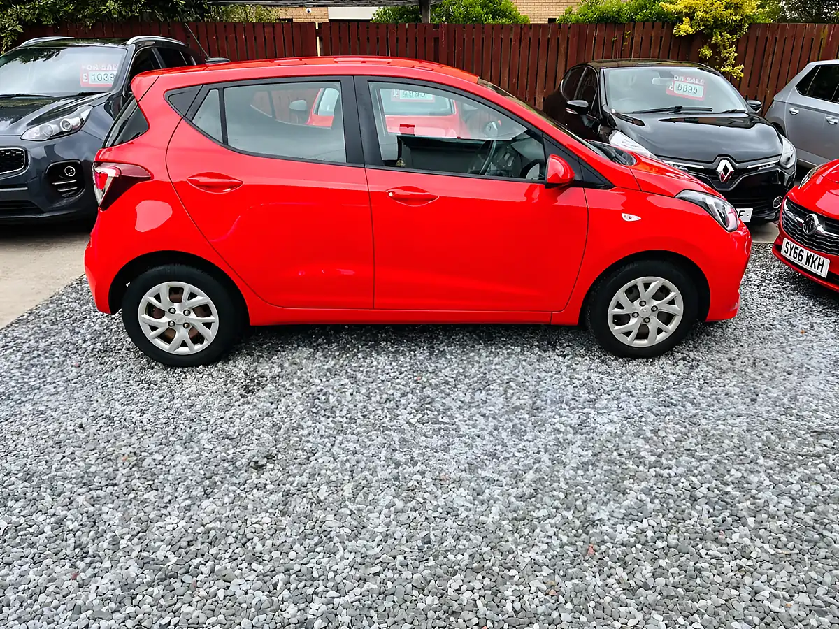 Used 2018 Hyundai i10 Se Red - Interior and Exterior details 10