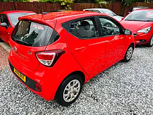 Used 2018 Hyundai i10 Se Red - Interior and Exterior details 11