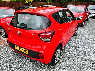 Used 2018 Hyundai i10 Se Red - Interior and Exterior details 12