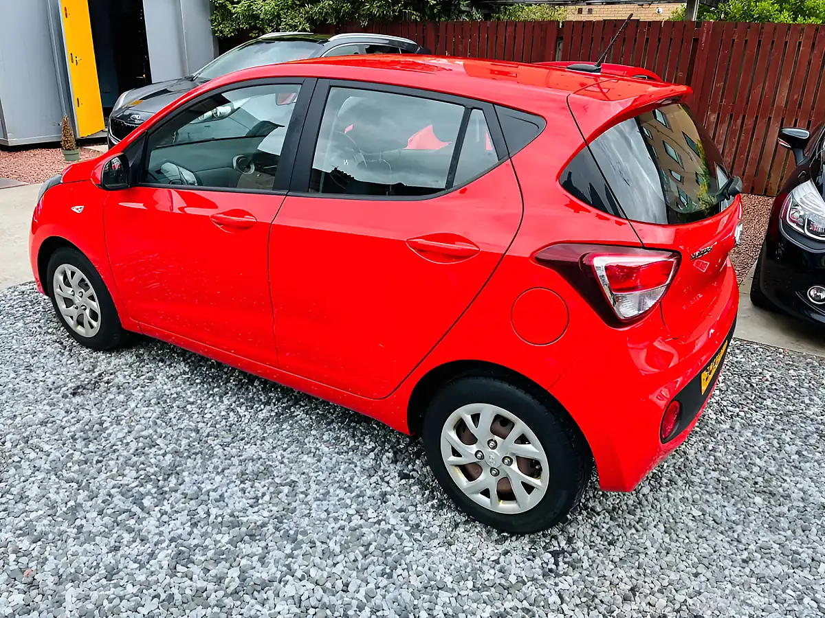 Used 2018 Hyundai i10 Se Red - Interior and Exterior details 14